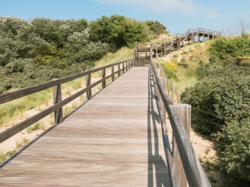 Wenduine - De Haan - construction d'escalier en bois dans les dunes